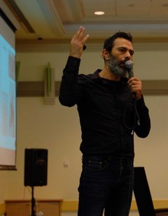 עזר נח ונונו, מייסד ומנכ"ל מנכ"לים ישראל, מרצה בפני קהל
